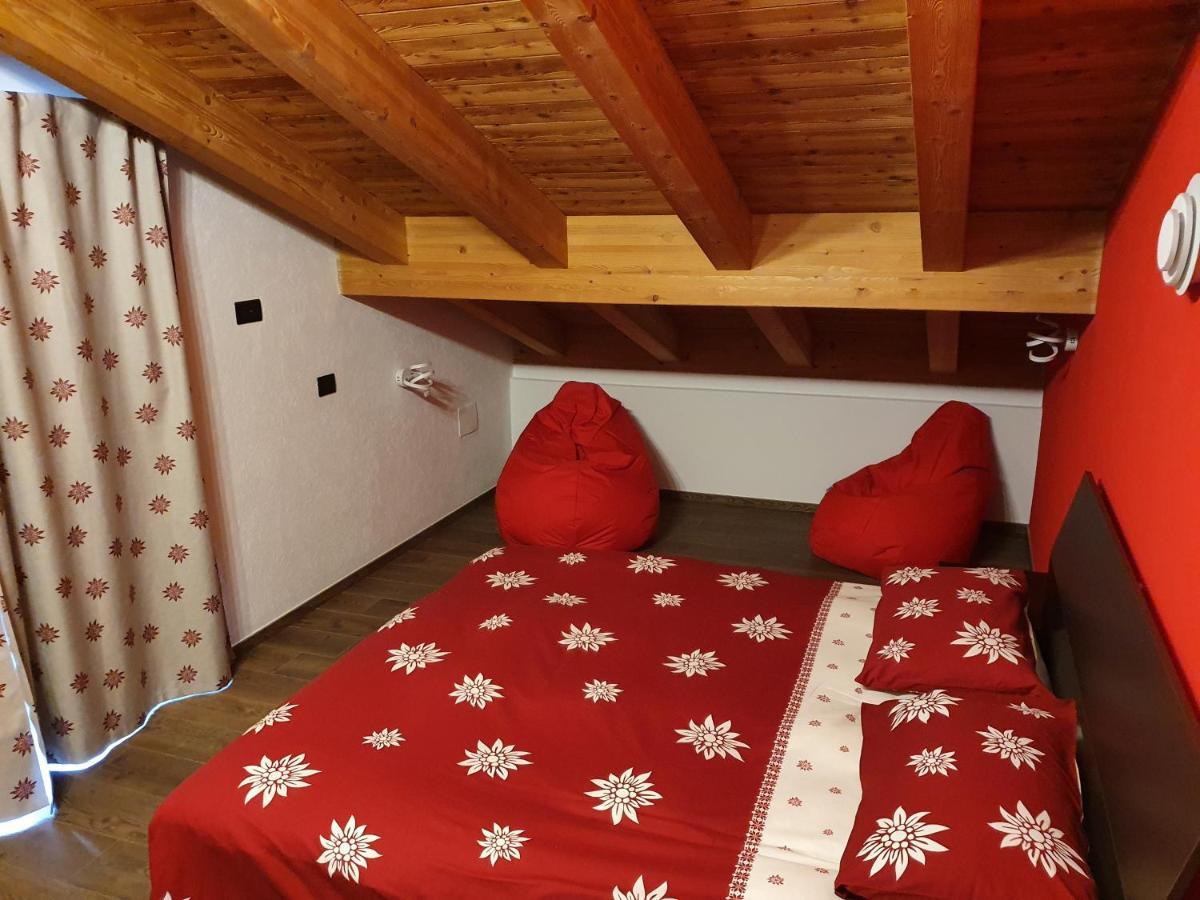 Casa Vacanza Lo Nânò Fenis Exterior foto