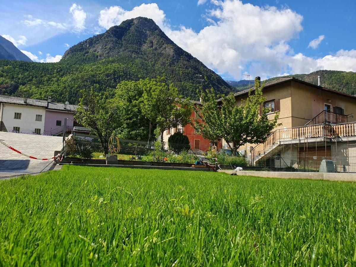 Casa Vacanza Lo Nânò Fenis Exterior foto